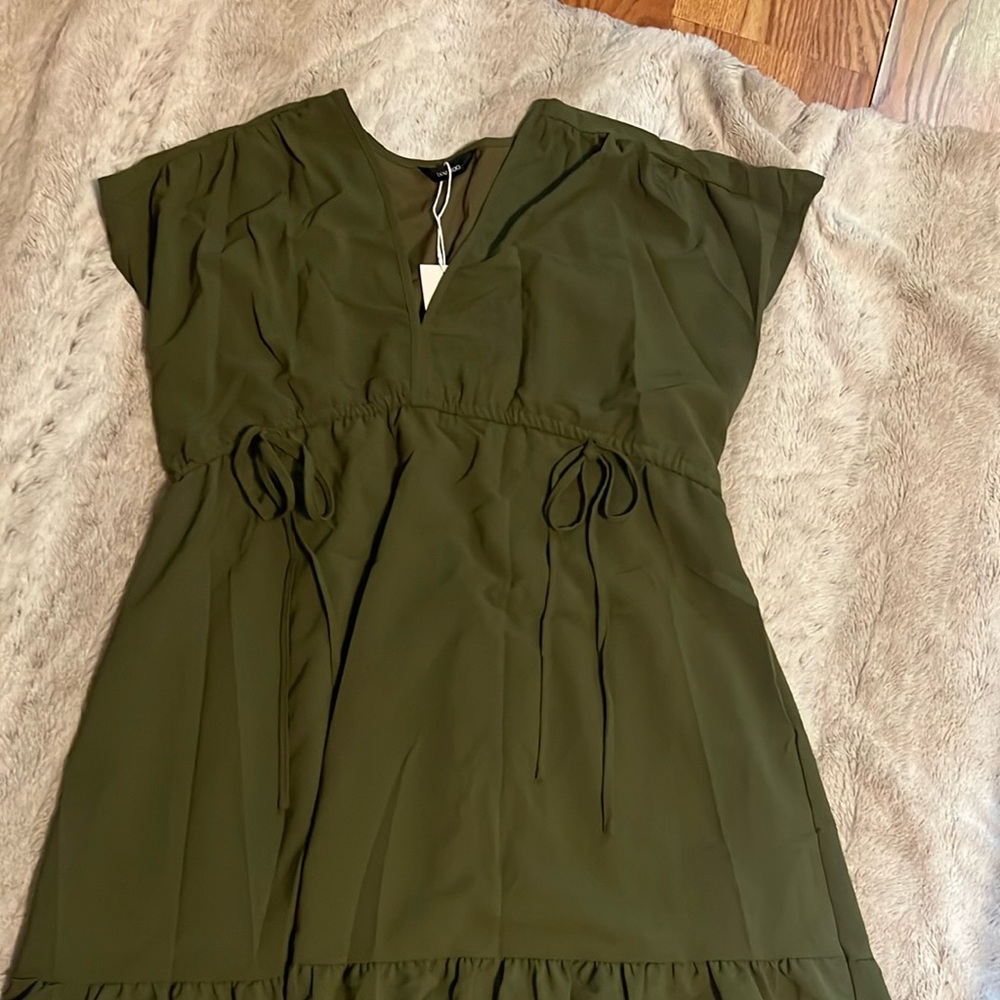 Green Ruched Midi Sundress with Dolman Sleeves - Picture 8 of 8